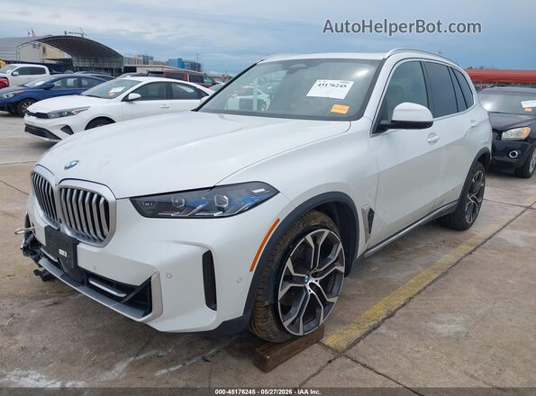 5UX23EU01R9U02589 2024 BMW X5 White წინა მარცხენა ხედი სამი მეოთხედიდან