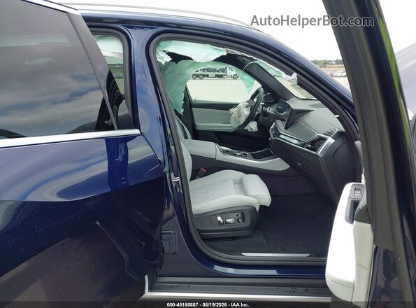 5UX23EU02T9218608 2026 BMW X5 Blue Widok wnętrza z przodu