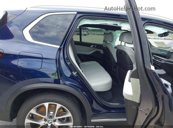 5UX23EU02T9218608 2026 BMW X5 Blue Widok naklejki z numerem VIN