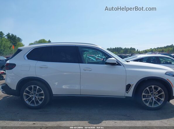 5UX23EU07R9S62564 2024 BMW X5 White უკანა სალონის ხედი