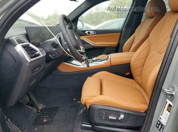 5UX23EU07S9Z68441 2025 BMW X5 Gray Vista interior delantera