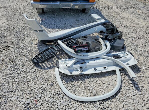 5UX23EU08R9S25684 2024 BMW X5 White Vista de la etiqueta del VIN