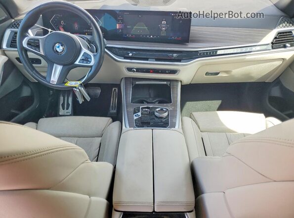 5UX23EU08R9S25684 2024 BMW X5 White Vista del salpicadero