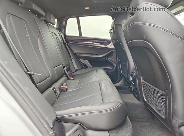 5UX33DT01R9W70929 2024 BMW X4 White Вид задньої частини салону