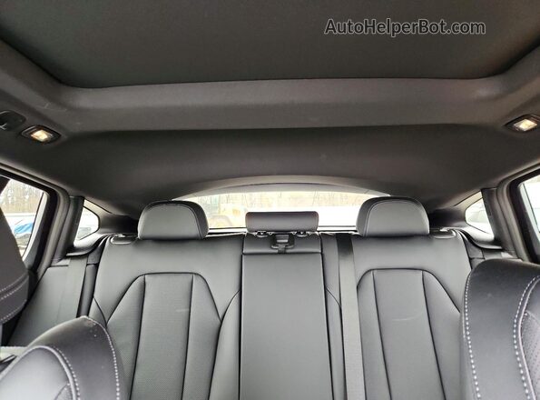 5UX33DT01R9W70929 2024 BMW X4 White Вид задніх сидінь