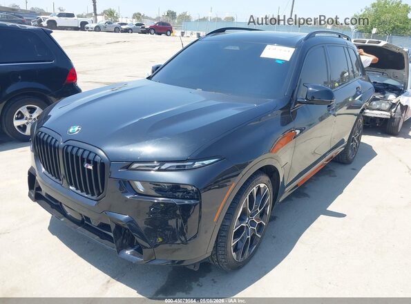 5UX33EM00S9W92706 2025 BMW X7 Черный Передняя левая четверть