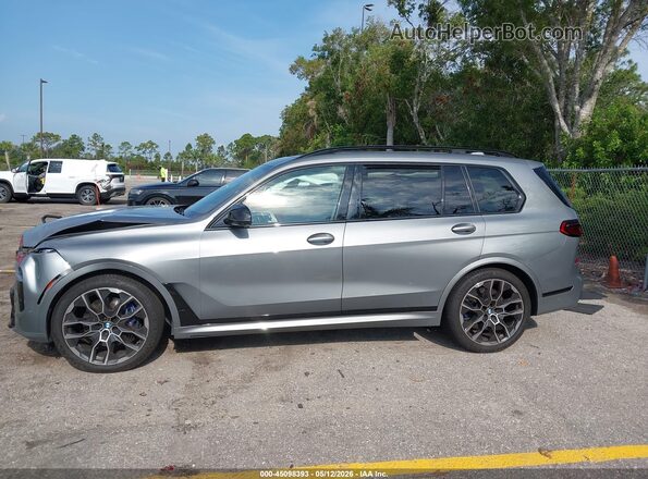 5UX33EM01P9N55877 2023 BMW X7 Gray Панорамний вид салону 360°