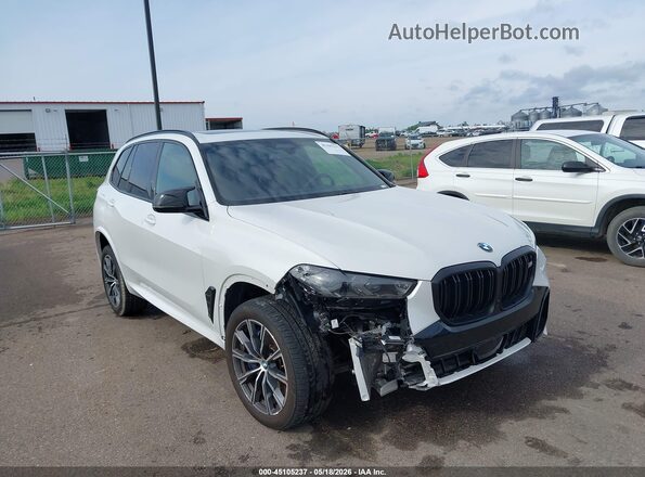 5UX33EU05R9T28758 2024 BMW X5 White Front view
