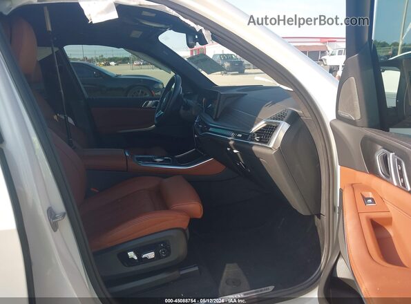 5UX33EU08S9Z18068 2025 BMW X5 White Widok wnętrza z przodu