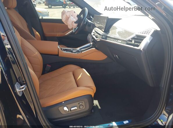 5UX33EX03R9T76867 2024 BMW X6 Черный Вид салона спереди