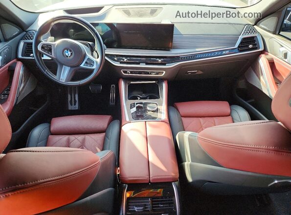 5UX33EX09R9S37570 2024 BMW X6 White Առջևի վահանակի տեսք