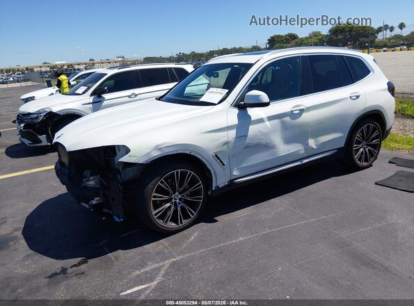 5UX43DP00R9T98923 2024 BMW X3 Белый Передняя левая четверть