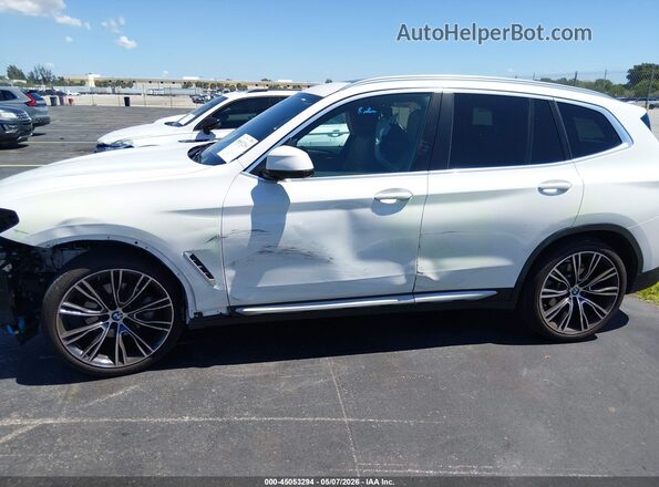 5UX43DP00R9T98923 2024 BMW X3 Белый Вид спереди