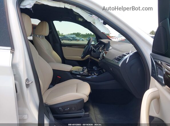 5UX43DP03R9W80991 2024 BMW X3 White Widok wnętrza z przodu