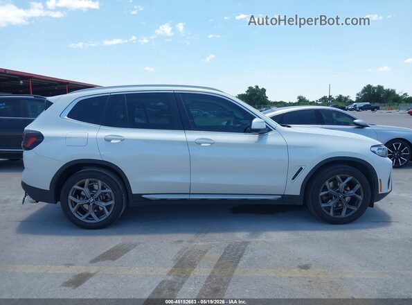 5UX43DP03R9W80991 2024 BMW X3 White Widok wnętrza 360 stopni