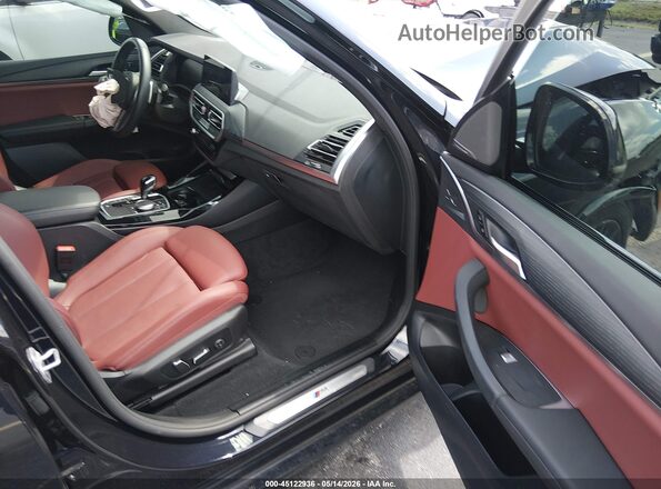 5UX43DP07R9V36795 2024 BMW X3 Черный Вид салона спереди