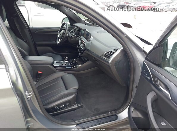 5UX43DP08R9W14873 2024 BMW X3 Gray Vista interior delantera