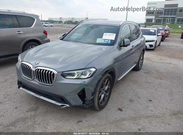 5UX43DP08R9W14873 2024 BMW X3 Gray Vista tres cuartos delantera izquierda