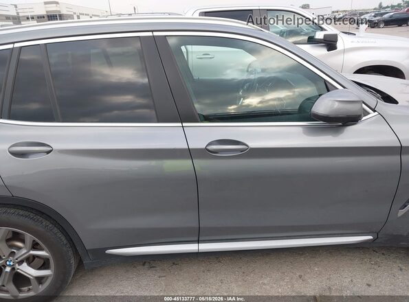 5UX43DP08R9W14873 2024 BMW X3 Gray Vista interior trasera