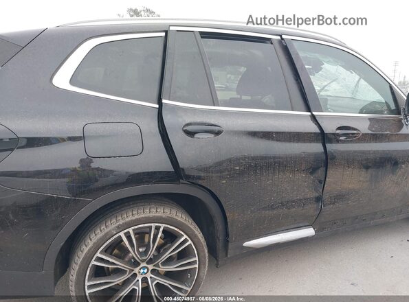 5UX43DP09R9W02022 2024 BMW X3 Black Vista interior trasera