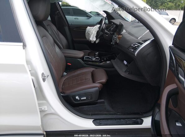 5UX53DP01N9J50159 2022 BMW X3 White Вид салону спереду