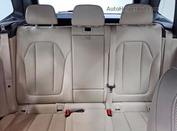 5UX53DP02N9J75183 2022 BMW X3 White Вид задніх сидінь