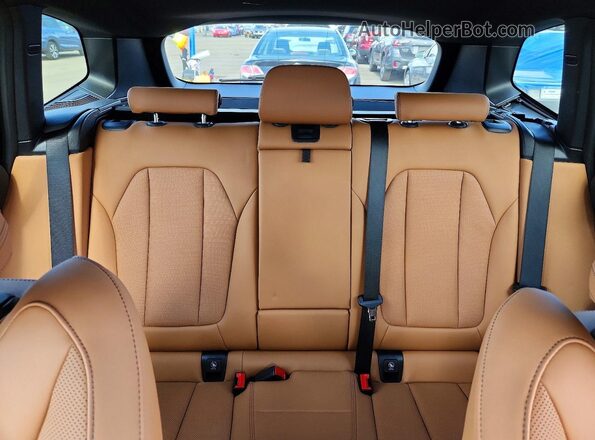 5UX53DP05R9U29460 2024 BMW X3 Black Widok tylnych siedzeń