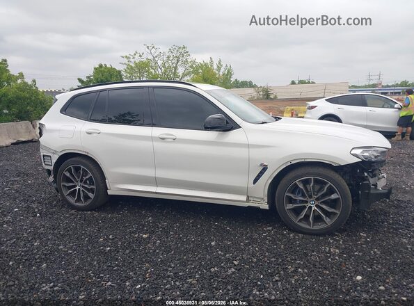 5UX83DP04N9K05992 2022 BMW X3 White Vista interior trasera