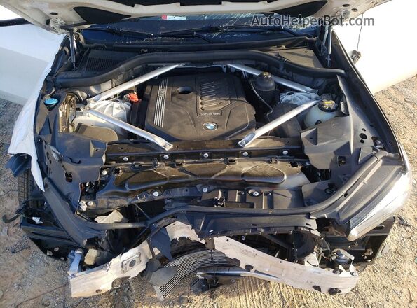 5UXCR6C01L9B20022 2020 BMW X5 White Vista del compartimento del motor