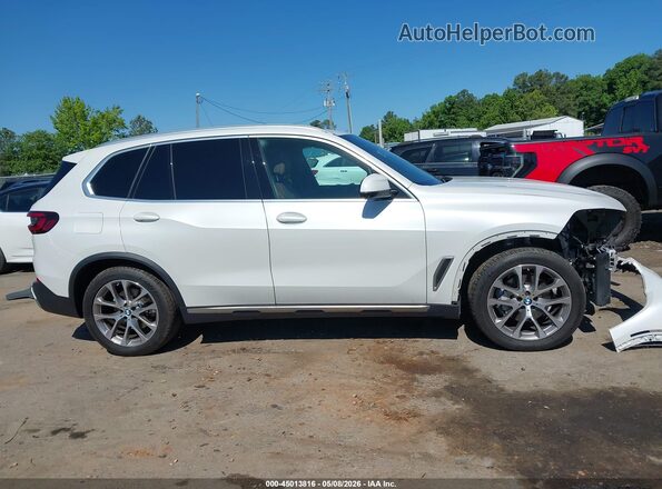 5UXCR6C06N9M53705 2022 BMW X5 White 