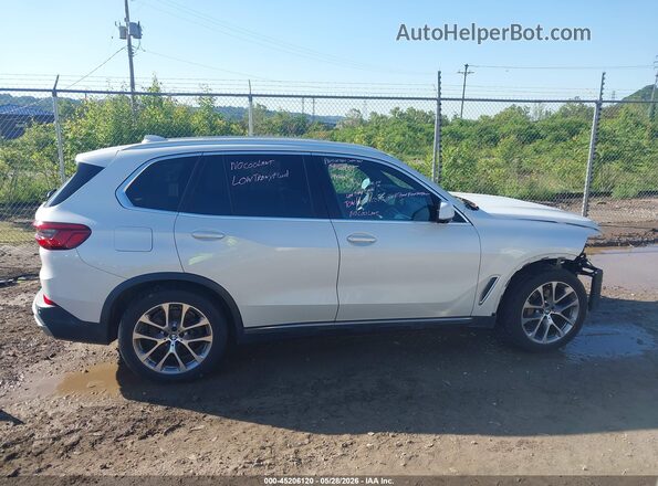 5UXCR6C07LLL65469 2020 BMW X5 White 360 interior view