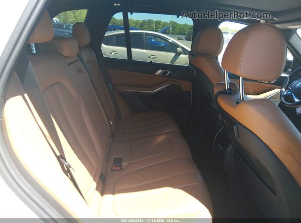 5UXCR6C54KLL00685 2019 BMW X5 Белый Вид наклейки с VIN-кодом