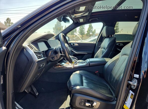 5UXCW2C00L9A00911 2020 BMW X7 Черный Вид салона спереди