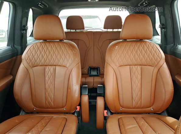 5UXCW2C01M9D89611 2021 BMW X7 White Rear seats view