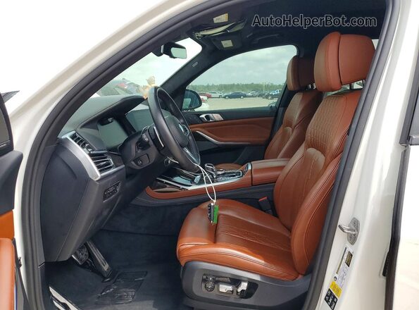 5UXCW2C01M9D89611 2021 BMW X7 White Front interior view
