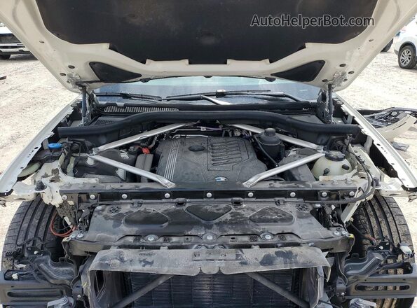 5UXCW2C01M9D89611 2021 BMW X7 White Engine compartment view