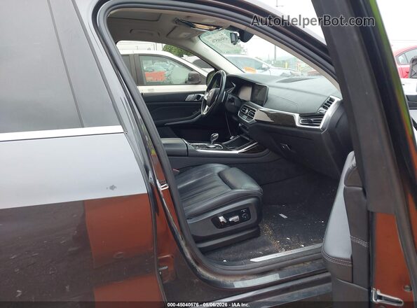5UXCW2C01M9H51792 2021 BMW X7 Серый Вид салона спереди