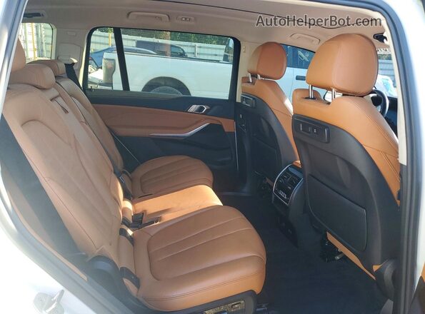 5UXCW2C02M9H35987 2021 BMW X7 White Widok wnętrza z tyłu