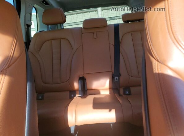 5UXCW2C02M9H35987 2021 BMW X7 White Widok tylnych siedzeń