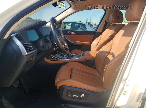 5UXCW2C02M9H35987 2021 BMW X7 White Widok wnętrza z przodu