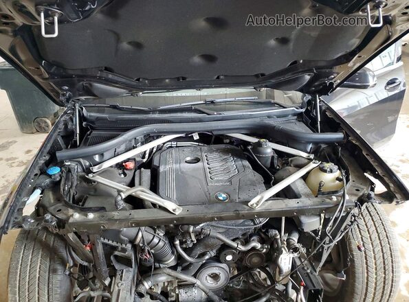 5UXCW2C02N9M47756 2022 BMW X7 Black Widok komory silnika