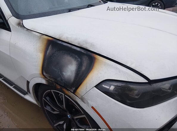5UXCW2C03N9M41061 2022 BMW X7 Белый Вид спереди