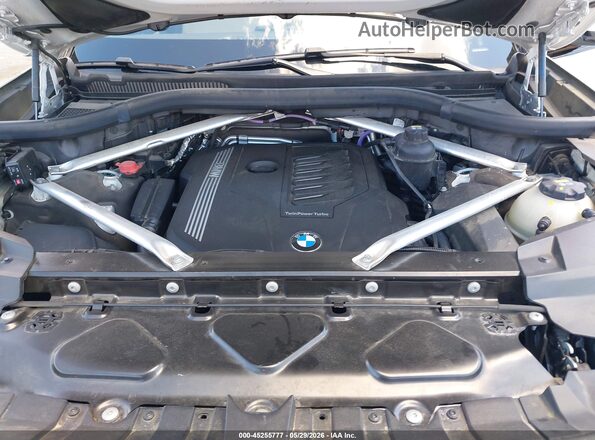 5UXCW2C05N9J76451 2022 BMW X7 White უკანა ხედი