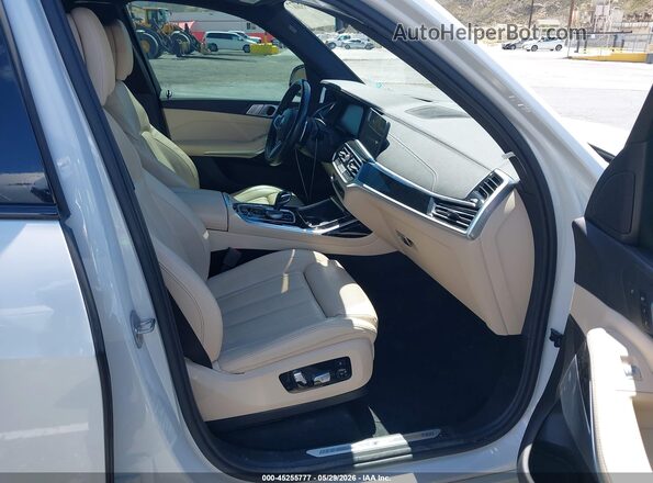 5UXCW2C05N9J76451 2022 BMW X7 White წინა სალონის ხედი