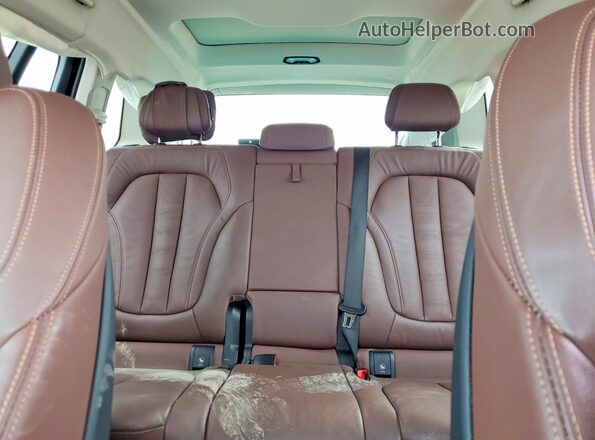 5UXCW2C07M9F47174 2021 BMW X7 Black Rear seats view