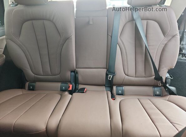 5UXCW2C07M9G90612 2021 BMW X7 Black Widok tylnych siedzeń