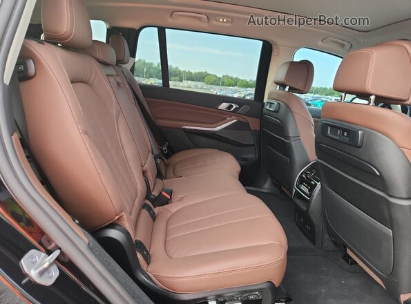 5UXCW2C07M9G90612 2021 BMW X7 Black Widok wnętrza z tyłu