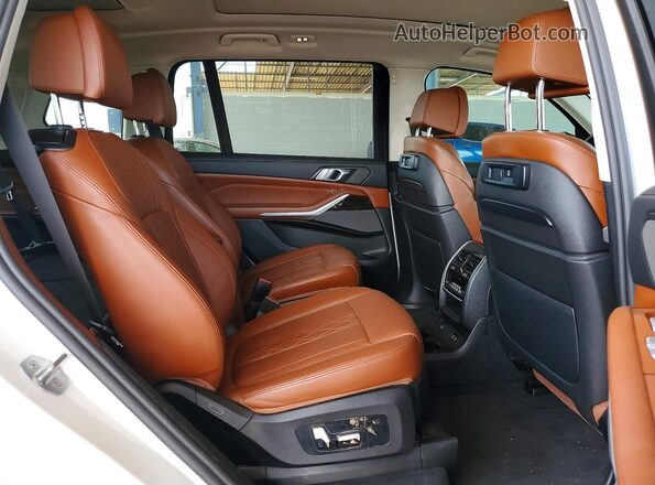 5UXCW2C09L9C68792 2020 BMW X7 White Rear interior view