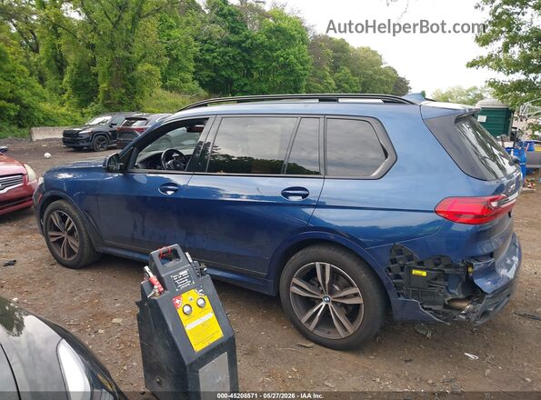 5UXCW2C09N9K63687 2022 BMW X7 Blue 360 interior view