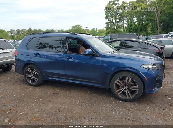 5UXCW2C09N9K63687 2022 BMW X7 Blue Rear interior view